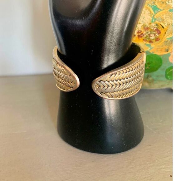 Vintage Geneva Quartz Japan Movement Watch Cuff, in Silver wash - Picture 3 of 4